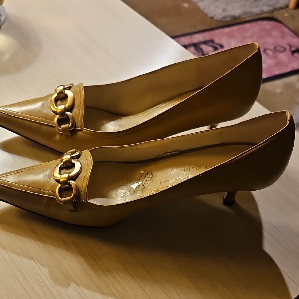 AK Anne Kline Kitten Heels